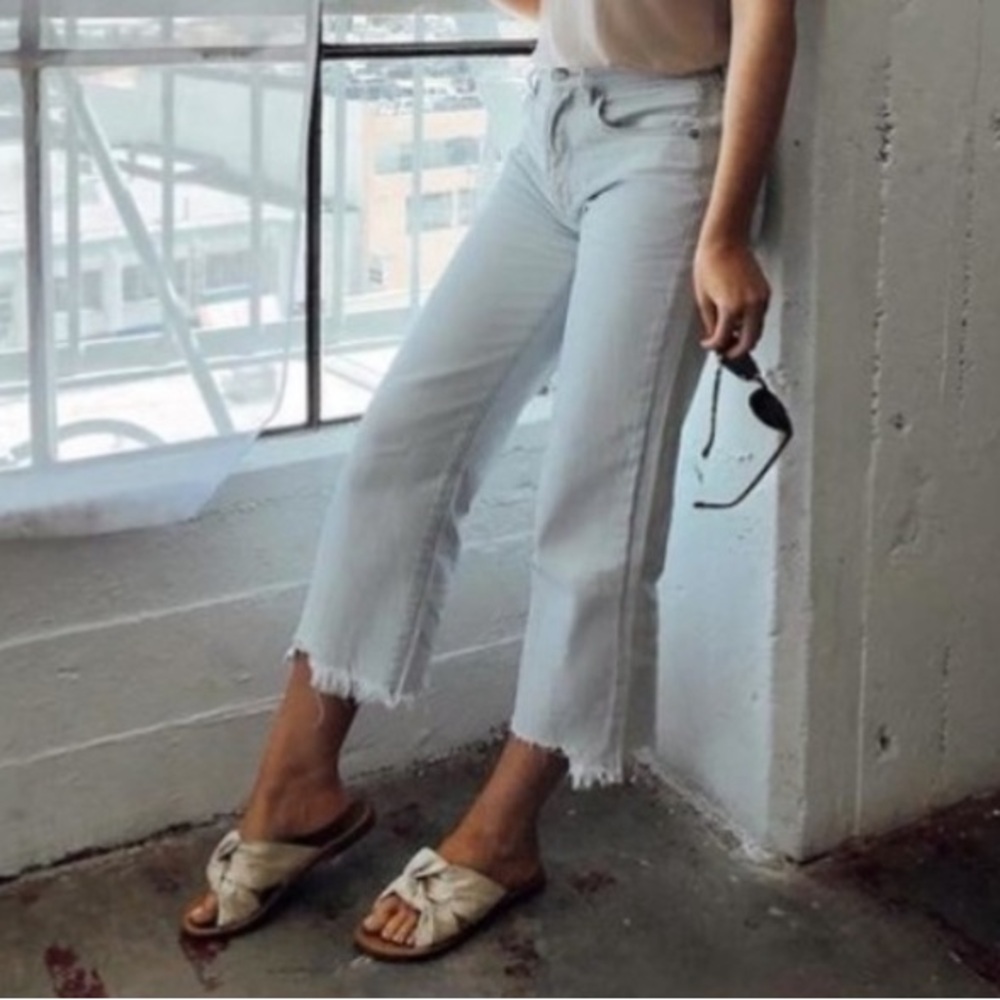 Light Wash Frayed Wide Leg Crop Jean